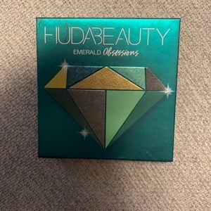 HUDABEAUTY Emerald Obsessions